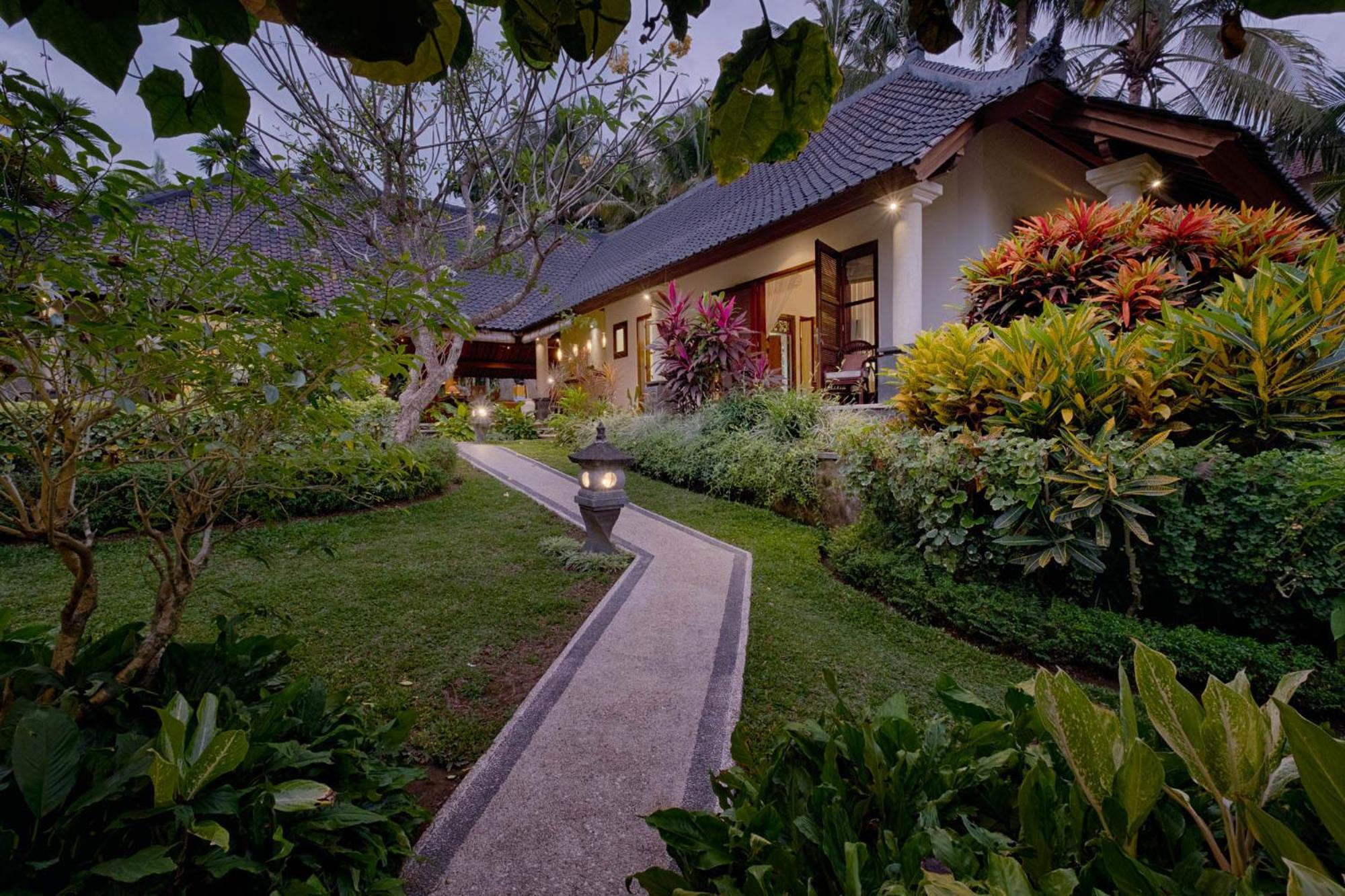 Kutus Kutus Saba Beach Villa Yogyakarta Eksteriør billede