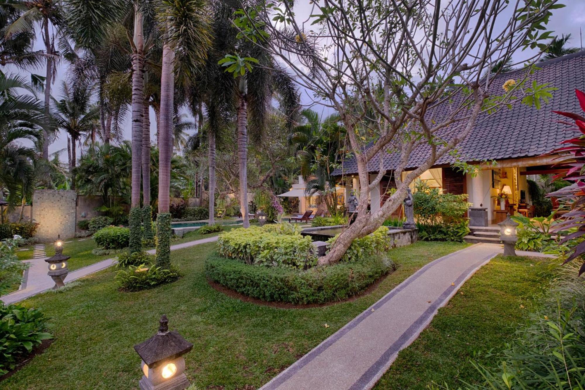 Kutus Kutus Saba Beach Villa Yogyakarta Eksteriør billede