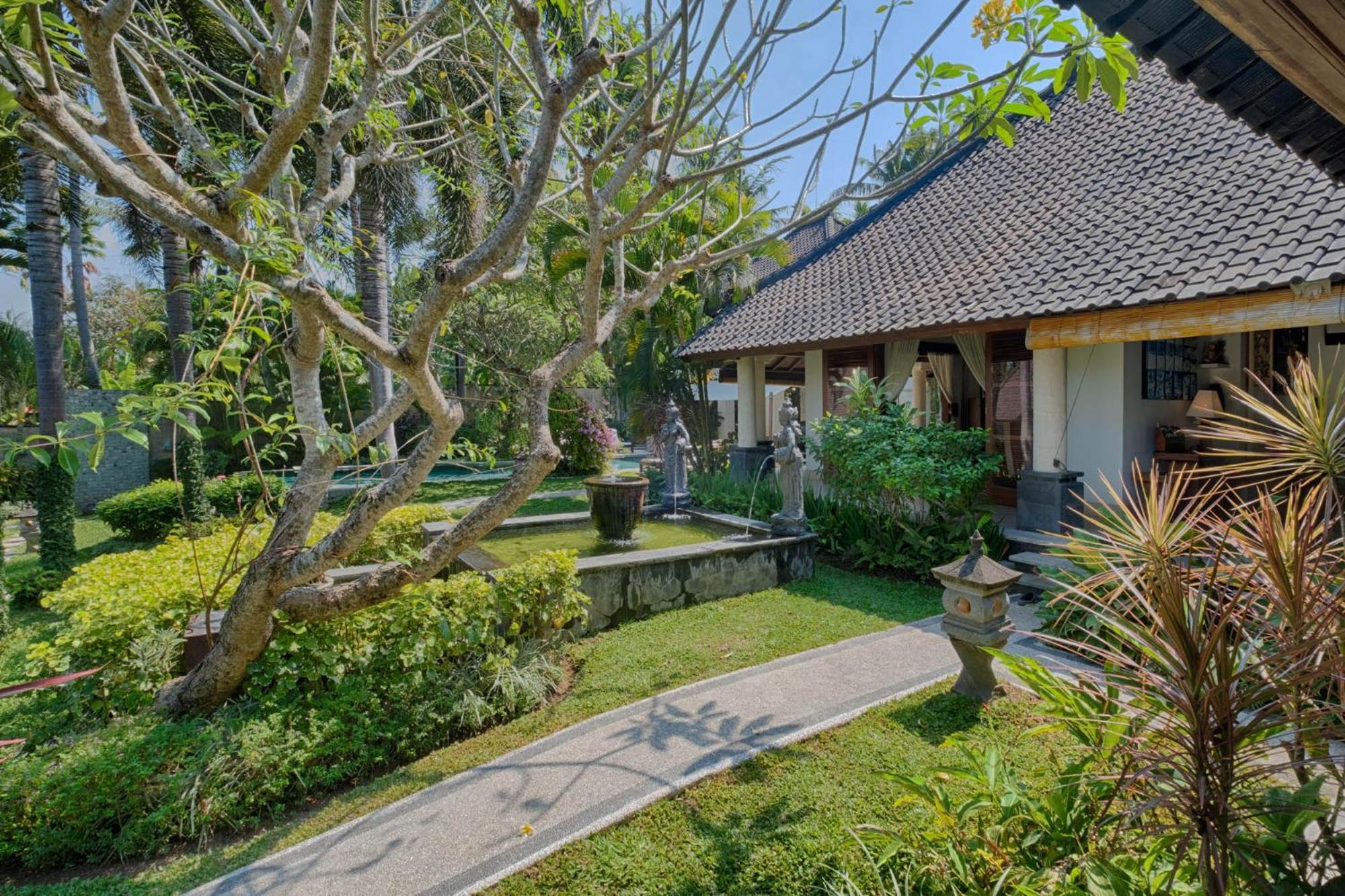 Kutus Kutus Saba Beach Villa Yogyakarta Eksteriør billede