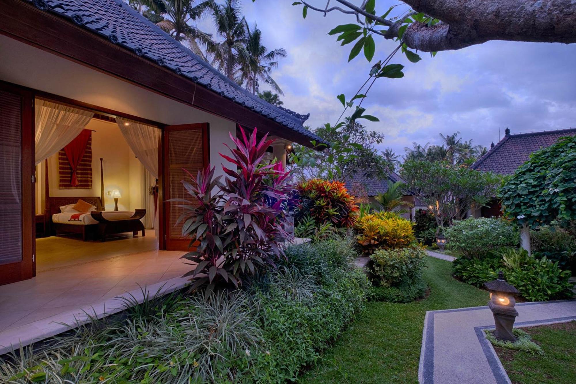 Kutus Kutus Saba Beach Villa Yogyakarta Eksteriør billede