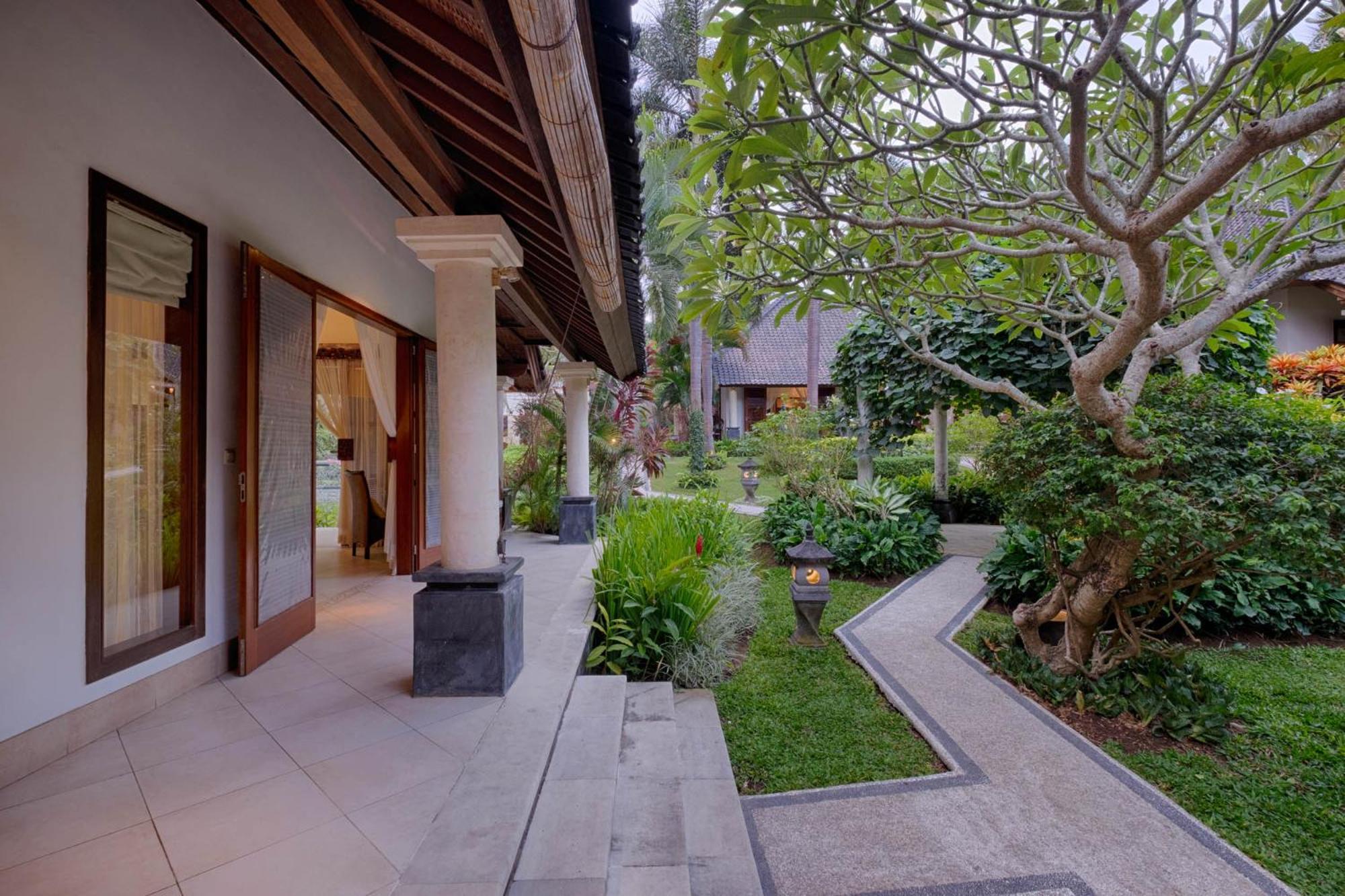 Kutus Kutus Saba Beach Villa Yogyakarta Eksteriør billede