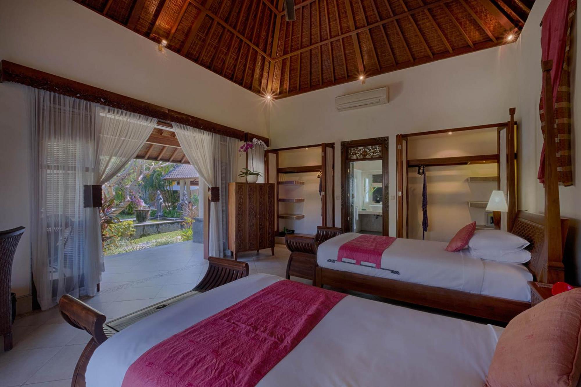 Kutus Kutus Saba Beach Villa Yogyakarta Eksteriør billede